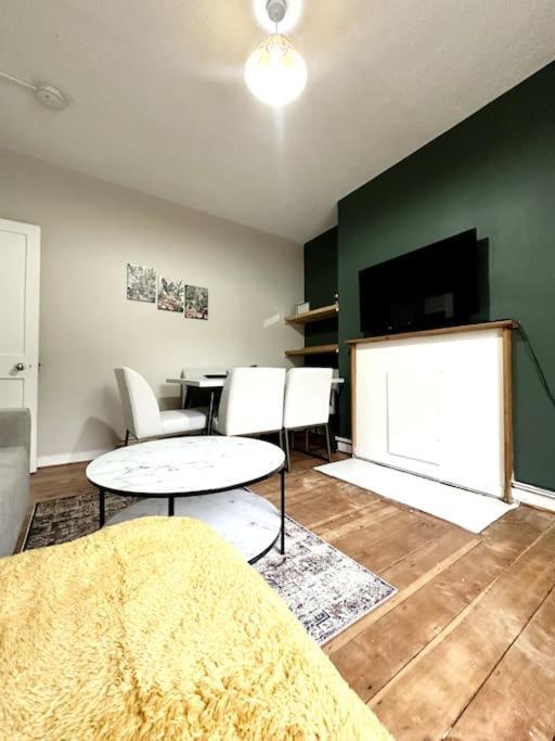 Quirky 3 Bedroom Flat In Shoreditch ลอนดอน ภายนอก รูปภาพ