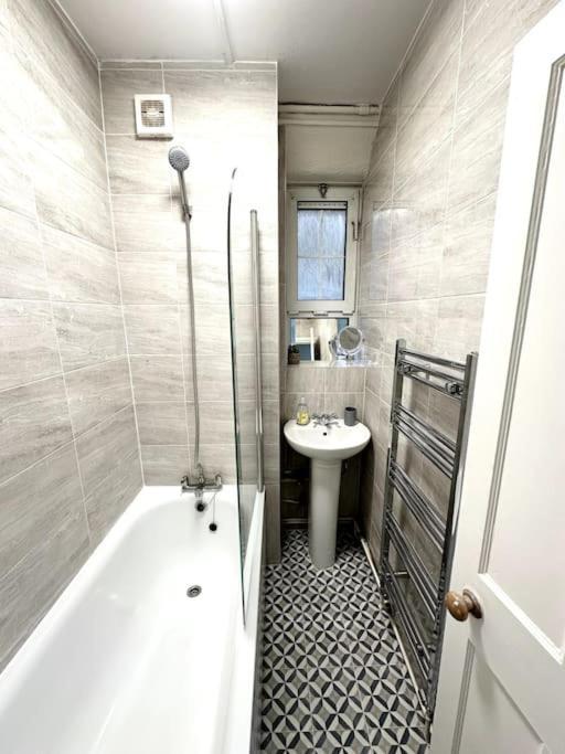 Quirky 3 Bedroom Flat In Shoreditch ลอนดอน ภายนอก รูปภาพ